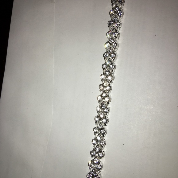 Elegant Multi Crystal Rhinestones tennis bracelet - Picture 4 of 6